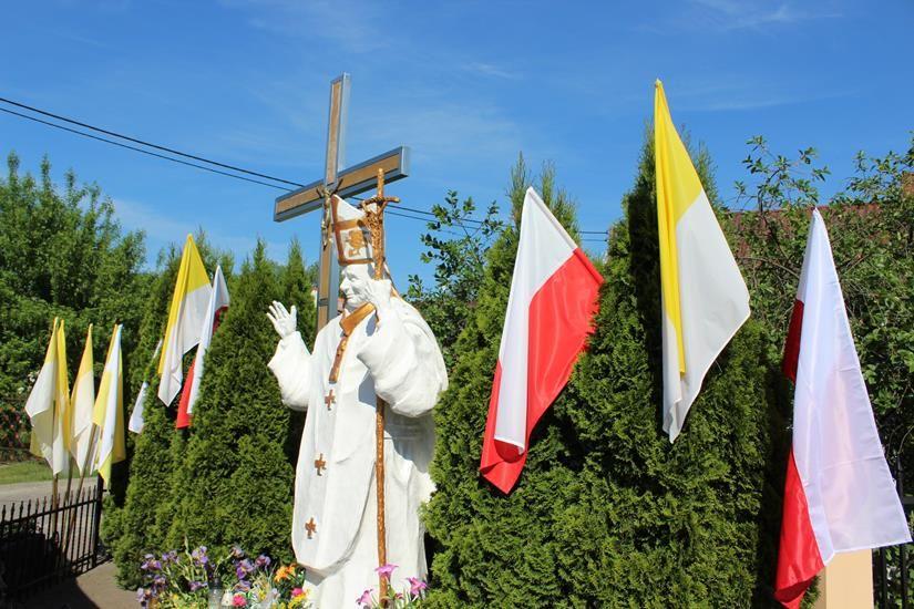 Uroczystości przy pomniku Świętego Jana Pawła II