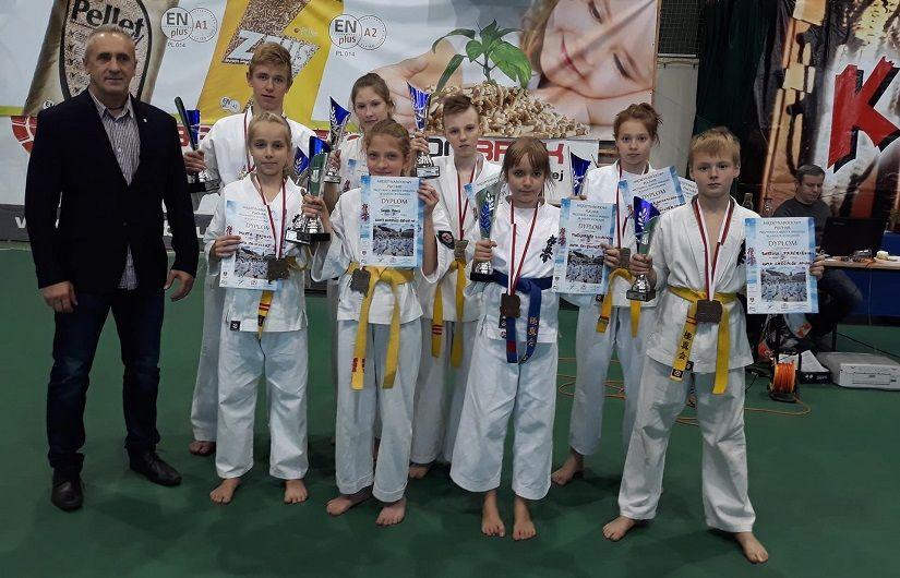 Rewelacyjne rozpoczęcie sezonu zawodników Lipnowskiego Klubu Kyokushin Karate