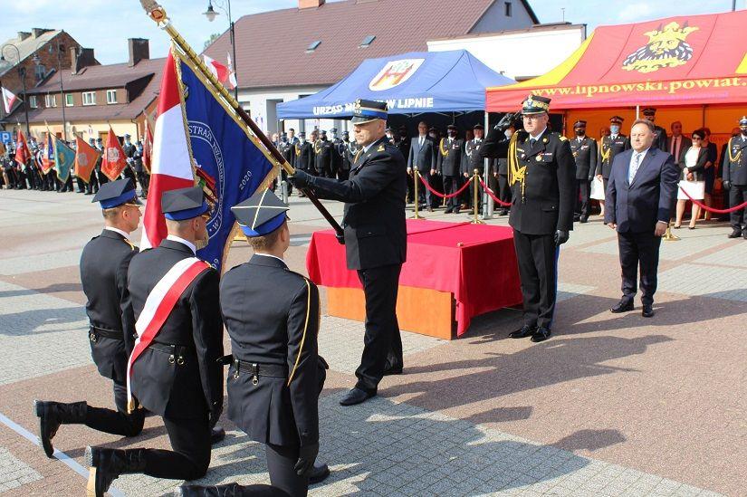 Uroczystość nadania sztandaru Komendzie Powiatowej Państwowej Straży Pożarnej w Lipnie