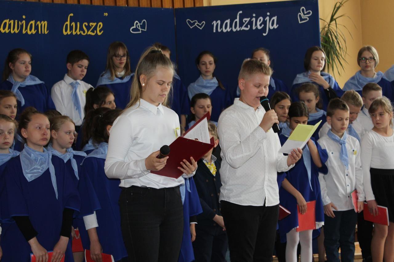 Zdj. nr. 7. Święto Patrona Szkoły Podstawowej nr 5 w Lipnie – św. Jana Pawła II
