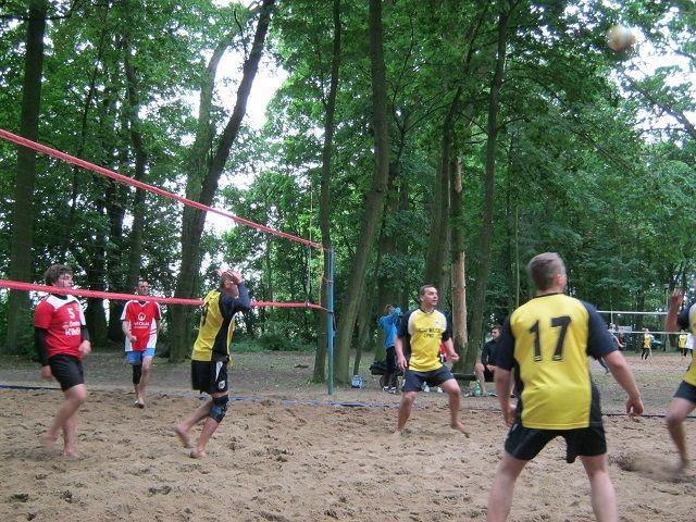 Zdj. nr. 4. XIII Turniej Piłki Siatkowej Plażowej Drużyn Samorządowych o Puchar Wójta Gminy Lipno - 21 czerwca 2014 roku