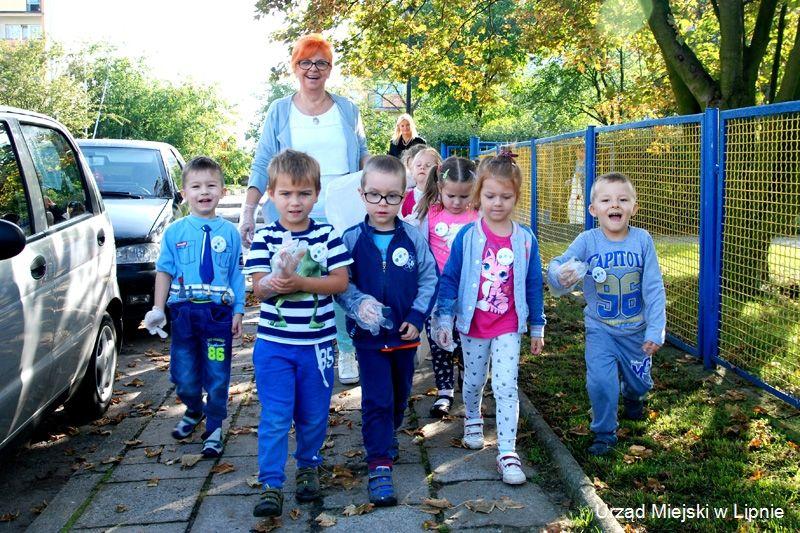 Zdj. nr. 1. Dzieciaki sprzątały świat