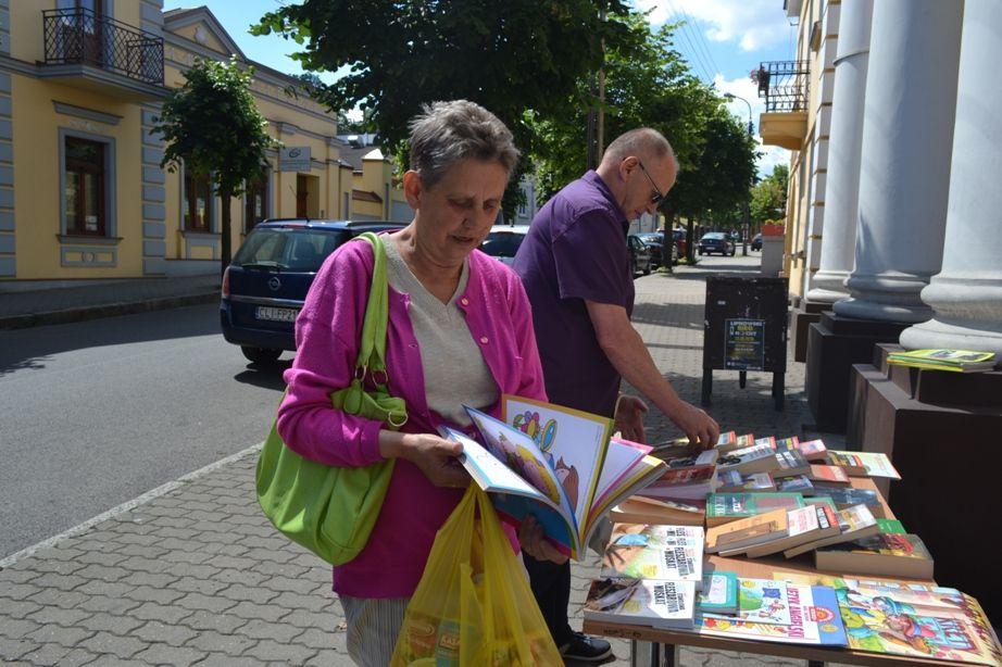 Zdj. nr. 4. Ogólnopolska Akcja Uwalniania Książek