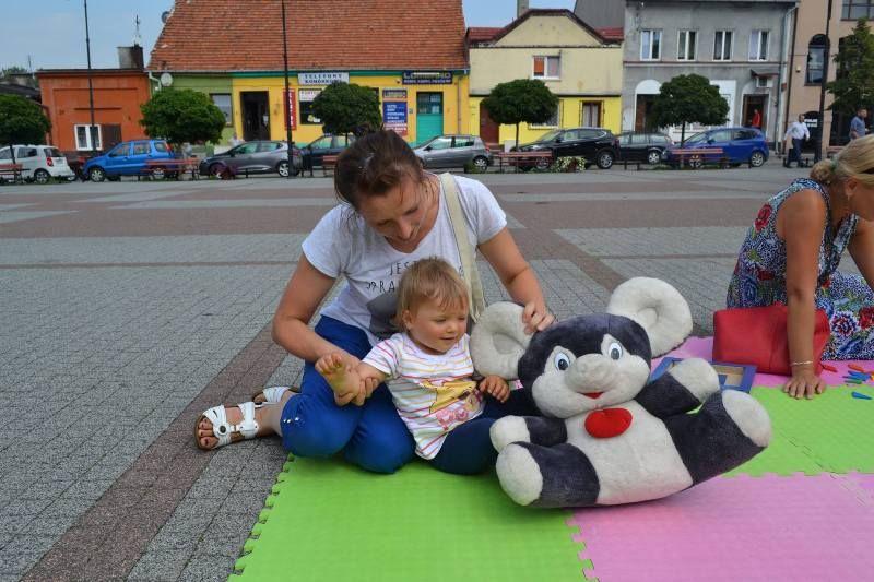 Zdj. nr. 5. Inauguracja „Letniej czytelni przy fontannie”