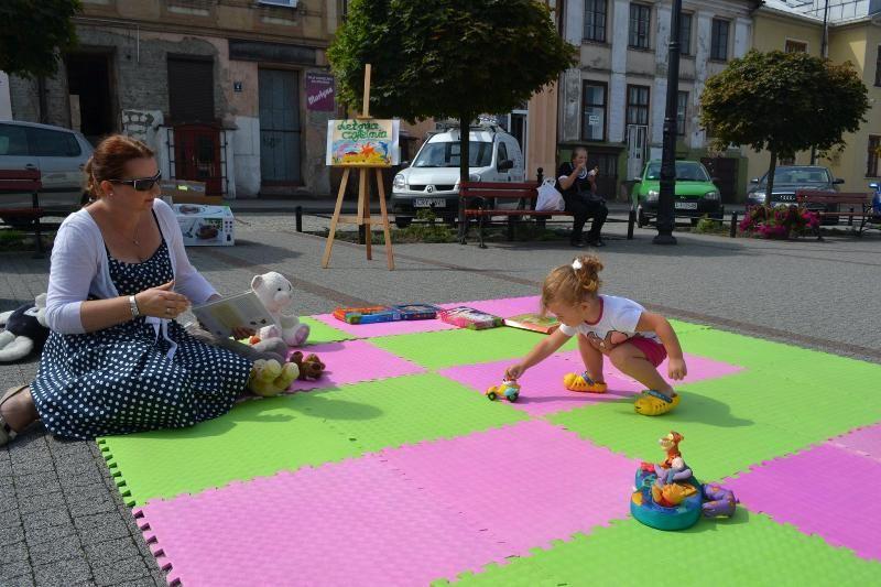 Zdj. nr. 14. Inauguracja „Letniej czytelni przy fontannie”