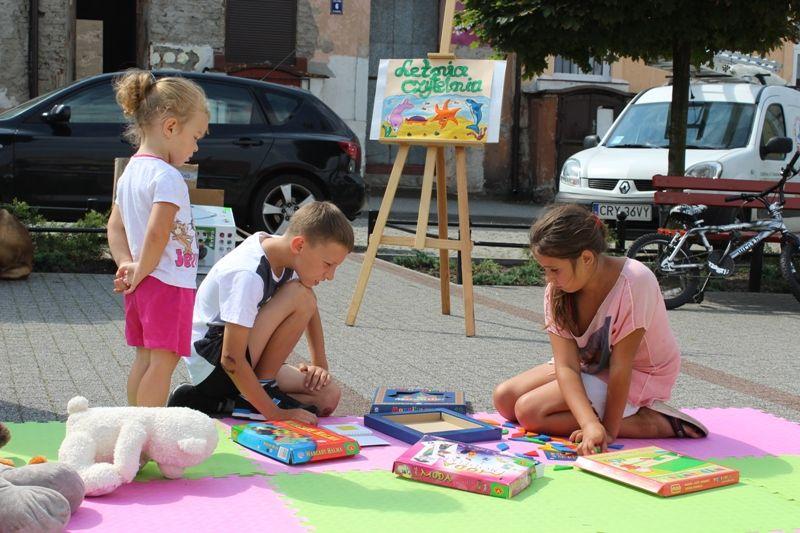 Zdj. nr. 23. Inauguracja „Letniej czytelni przy fontannie”