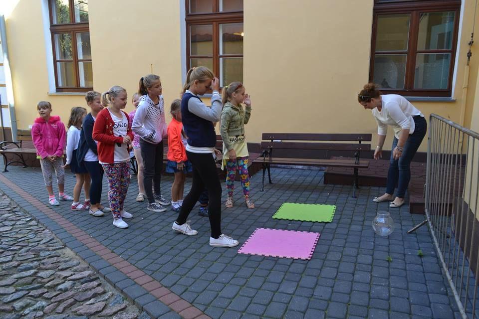 Zdj. nr. 7. Zajęcia fotograficzne w bibliotece