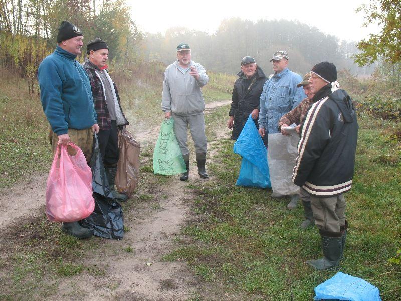 Zdj. nr. 3. Sprzątanie jeziora Borowiec