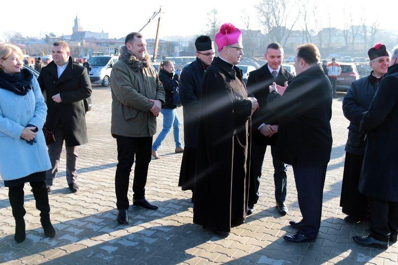 Zdj. nr. 3. Uroczyste otwarcie Powiatowego Zakładu Transportu Publicznego