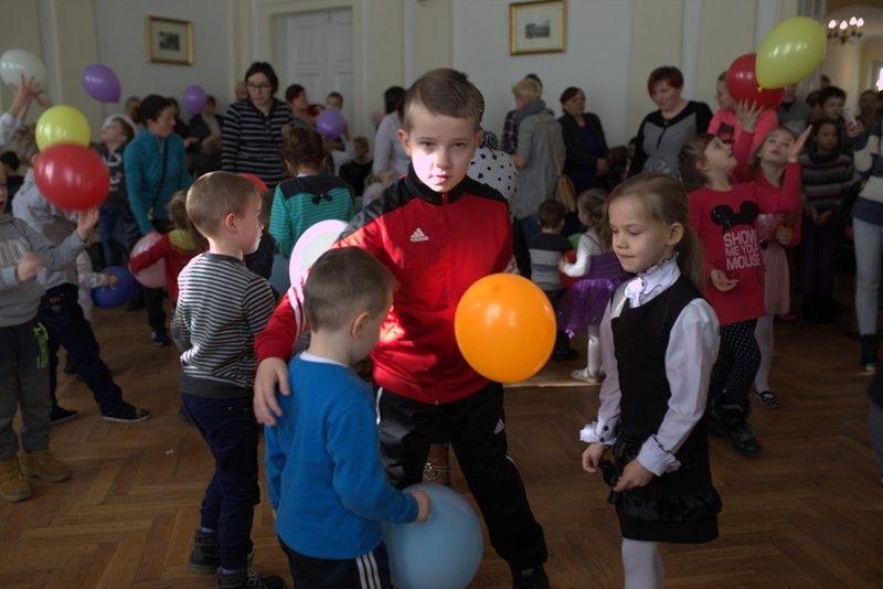 Zdj. nr. 13. Choinka zorganizowana przez radnych  Klubu „Zgoda”