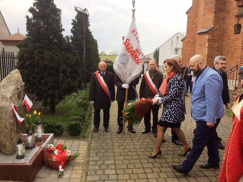 Zdj. nr. 4. Uczczono pamięć ofiar katastrofy smoleńskiej