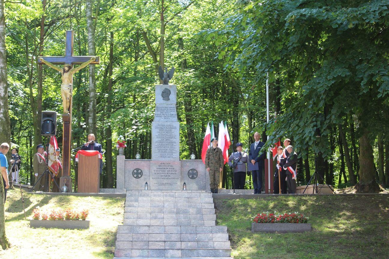 Zdj. nr. 18. Uczcili pamięć bohaterów Bitwy Warszawskiej - 15 Sierpnia