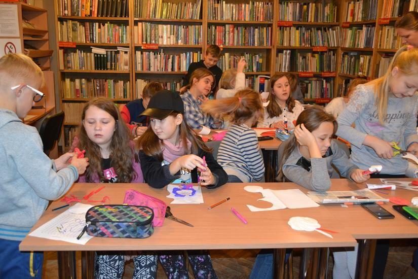 Zdj. nr. 4. Lekcja patriotyzmu w bibliotece