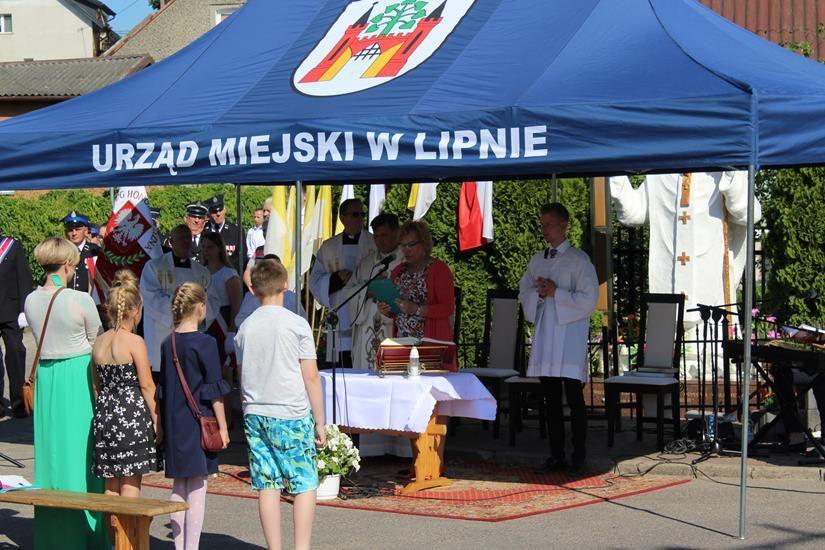 Zdj. nr. 4. Uroczystości przy pomniku Świętego Jana Pawła II