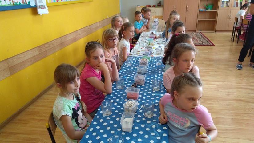 Zdj. nr. 4. Warsztaty tworzenia świec żelowych
