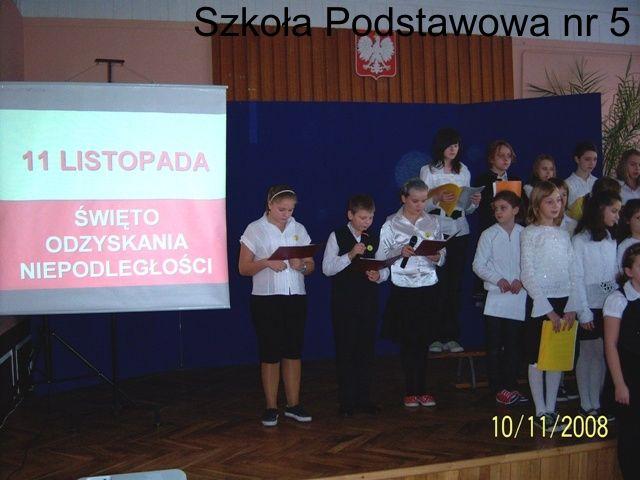 Zdj. nr. 9. Świętowali niepodległości w szkołach