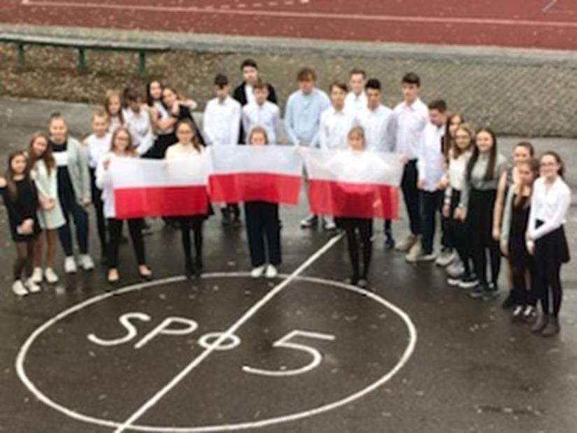 Zdj. nr. 13. Najmłodsi dla Niepodległej