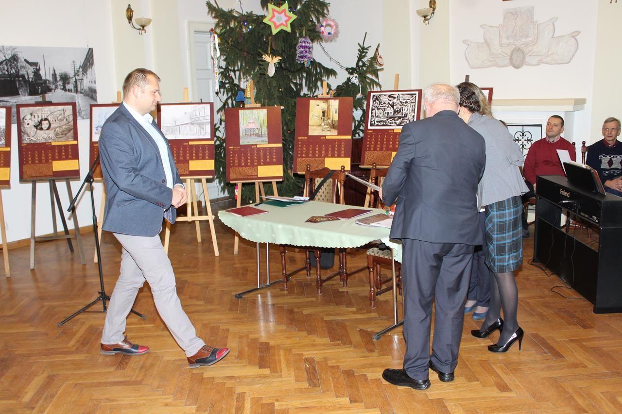 Zdj. nr. 32. Promocja kalendarza 