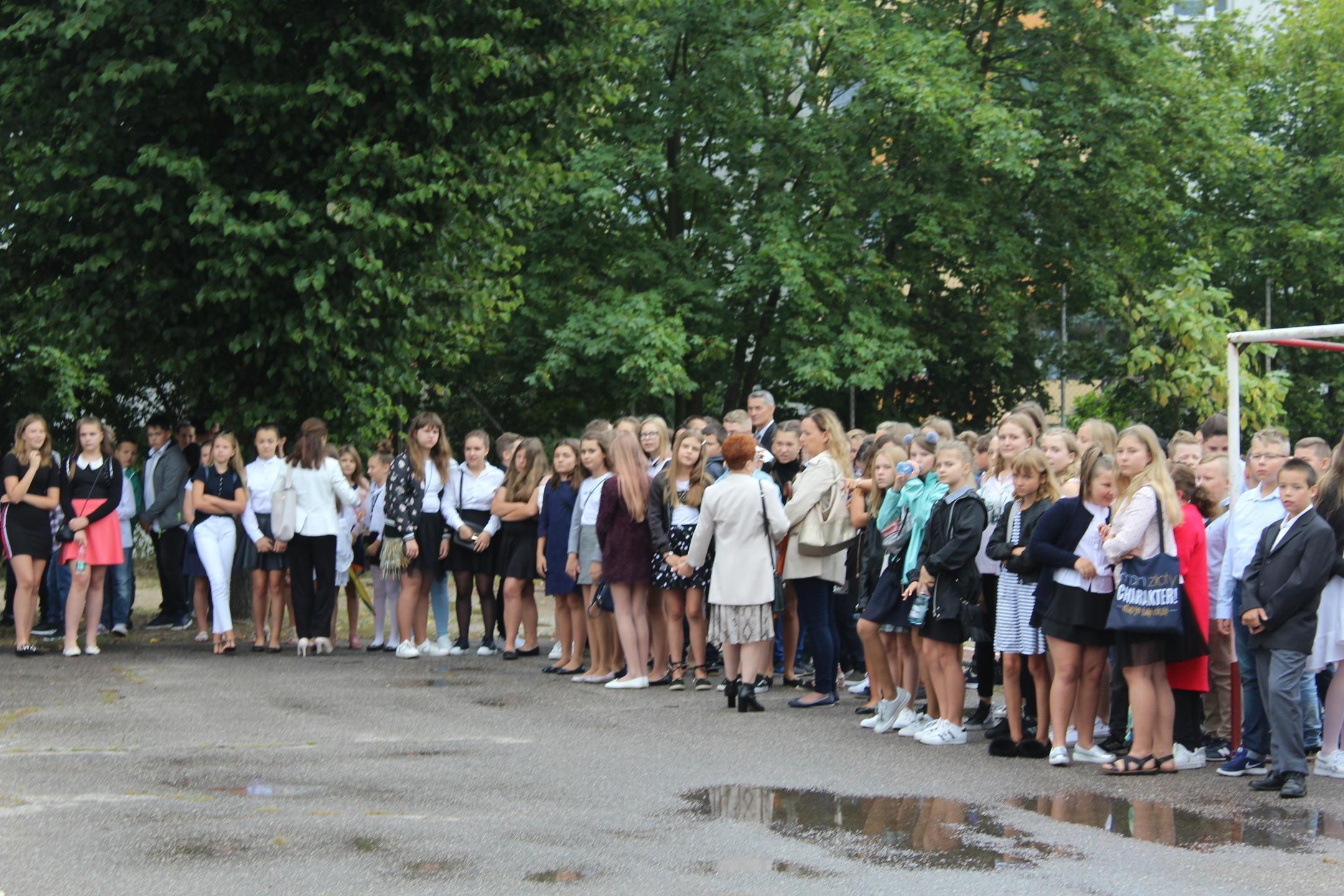 Zdj. nr. 3. Rozpoczęcie roku szkolnego 2019/2020