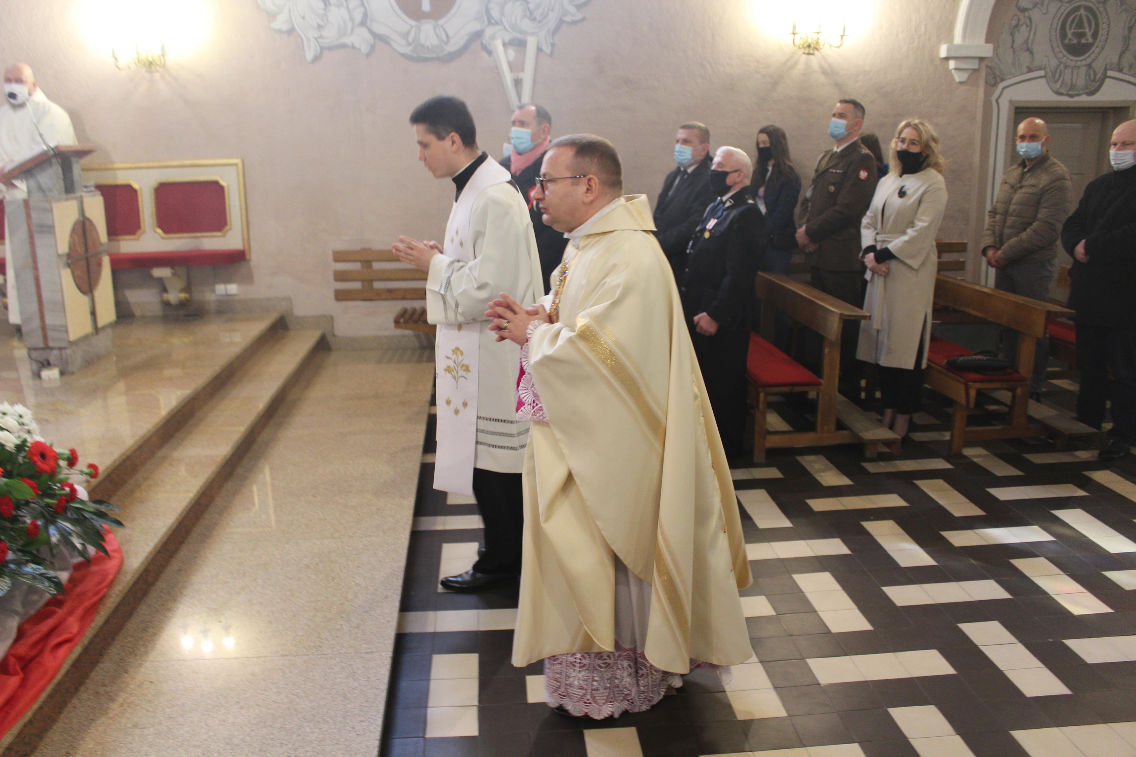 Msza Święta w intencji Ojczyzny odprawiona w kościele pod wezwaniem Wniebowzięcia Najświętszej Maryi Panny w Lipnie - kliknięcie spowoduje powiększenie obrazka