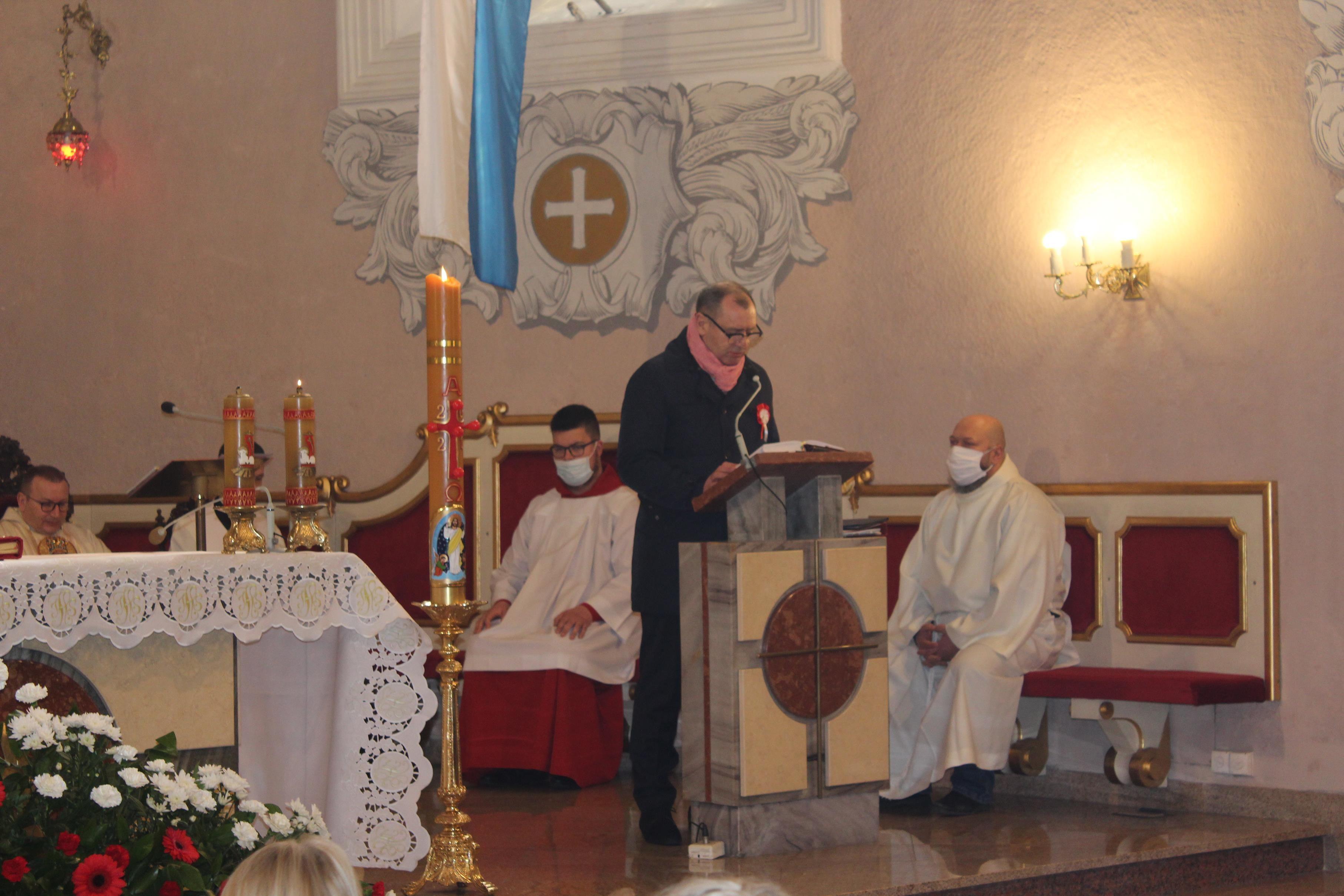 Msza Święta w intencji Ojczyzny odprawiona w kościele pod wezwaniem Wniebowzięcia Najświętszej Maryi Panny w Lipnie - kliknięcie spowoduje powiększenie obrazka