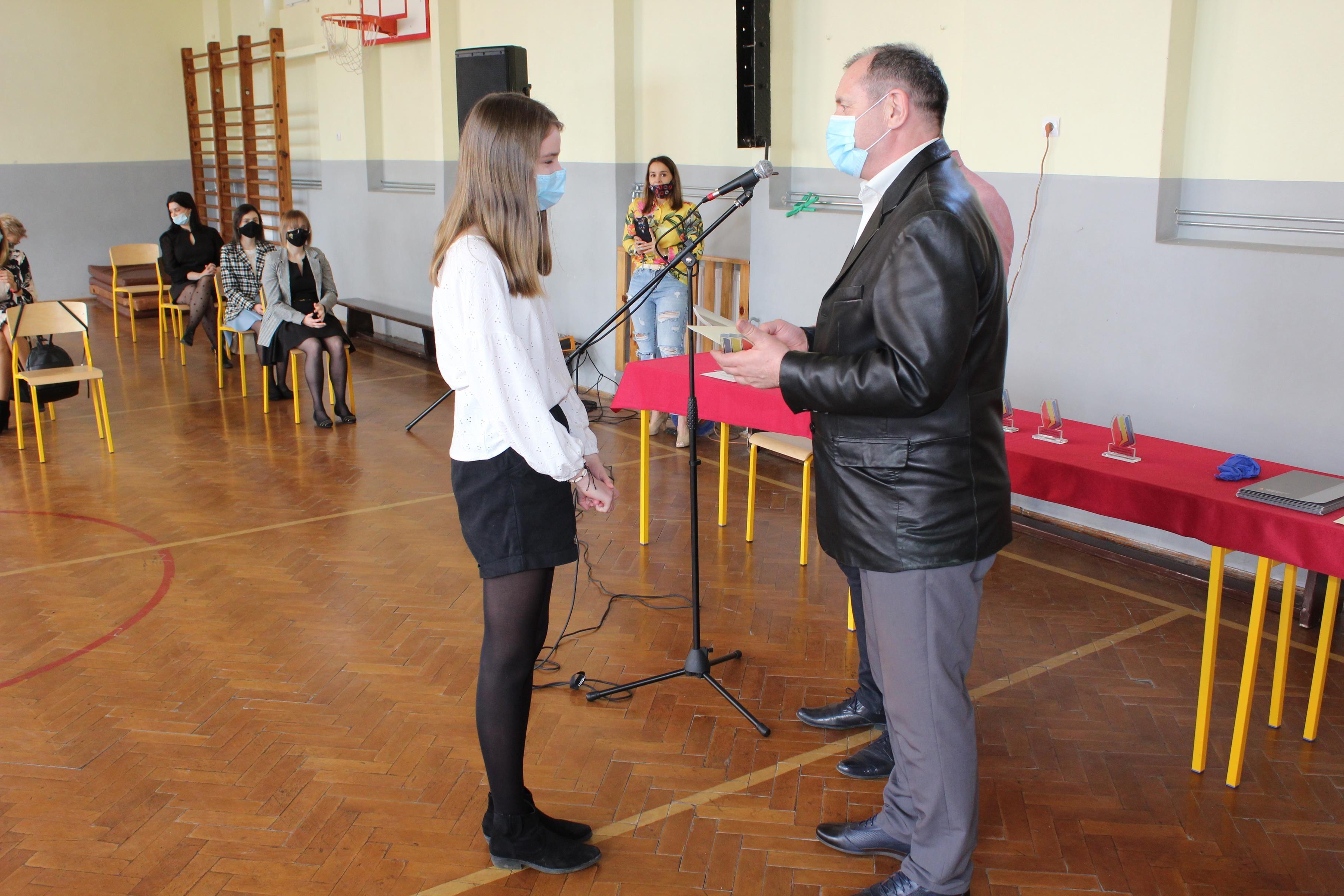 „Najlepsi z najlepszych” - mini gala w Szkole Podstawowej Nr 3 w Lipnie - kliknięcie spowoduje powiększenie obrazka