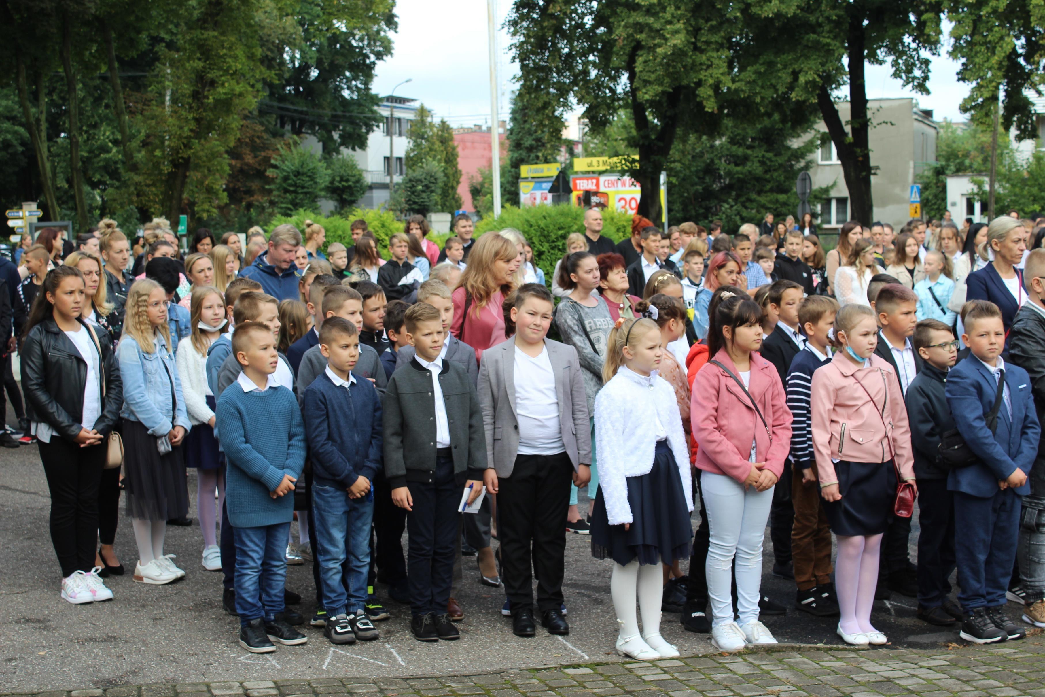 Zdj. nr. 14. Rozpoczęcie roku szkolnego (SP nr 2) - 1.09.2021