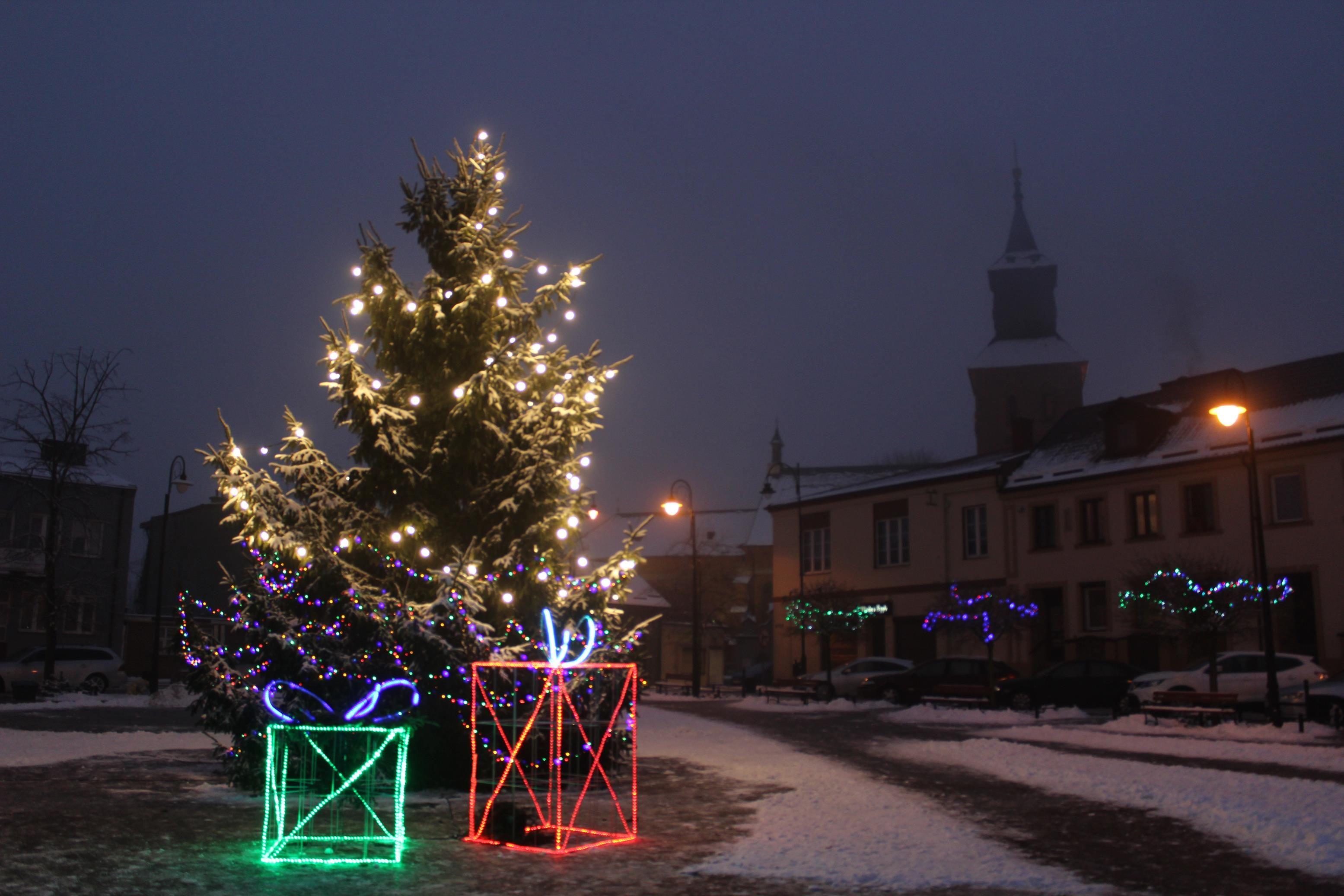 Zdj. nr. 3. Świąteczne iluminacje w mieście