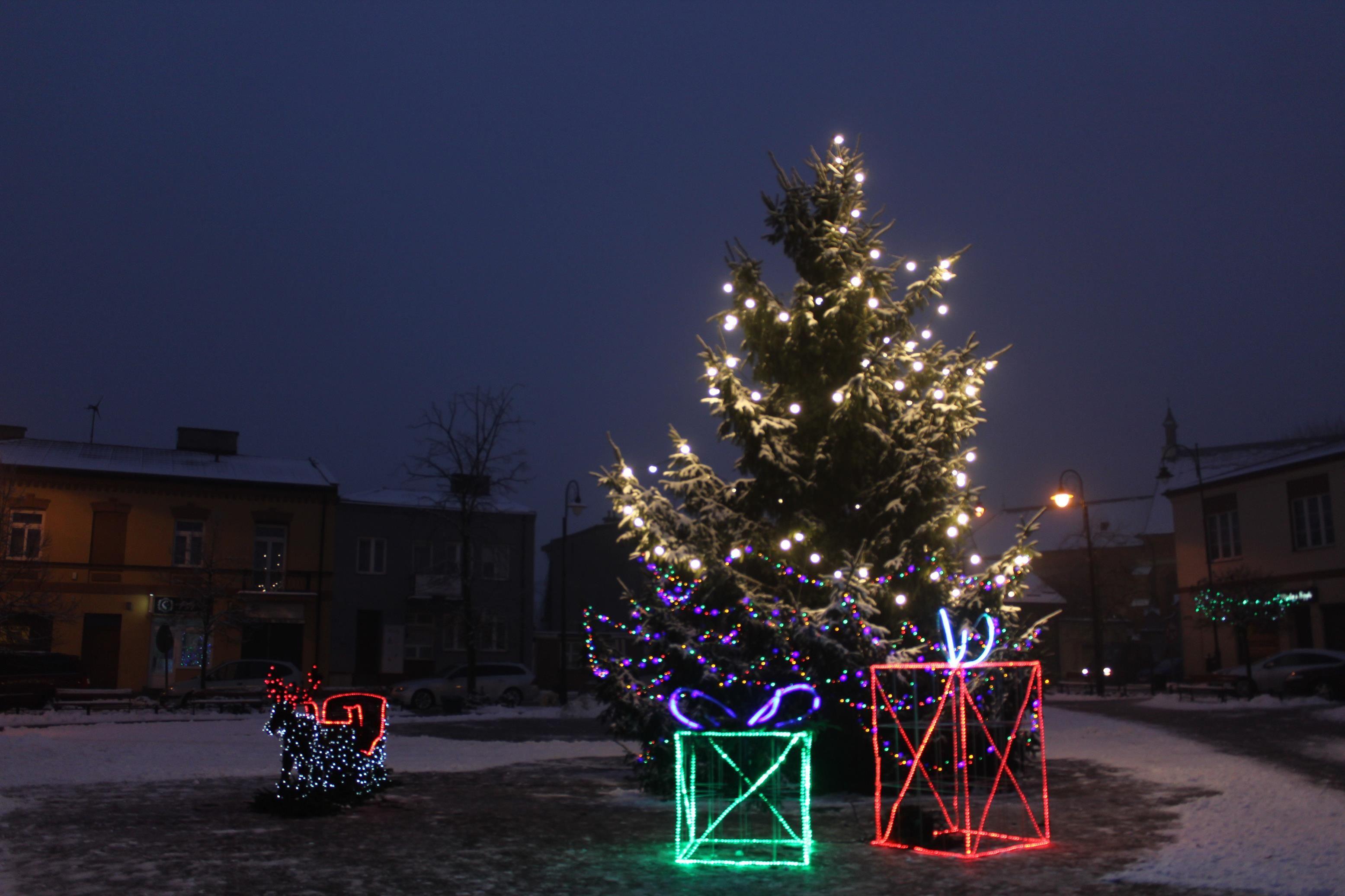 Zdj. nr. 4. Świąteczne iluminacje w mieście