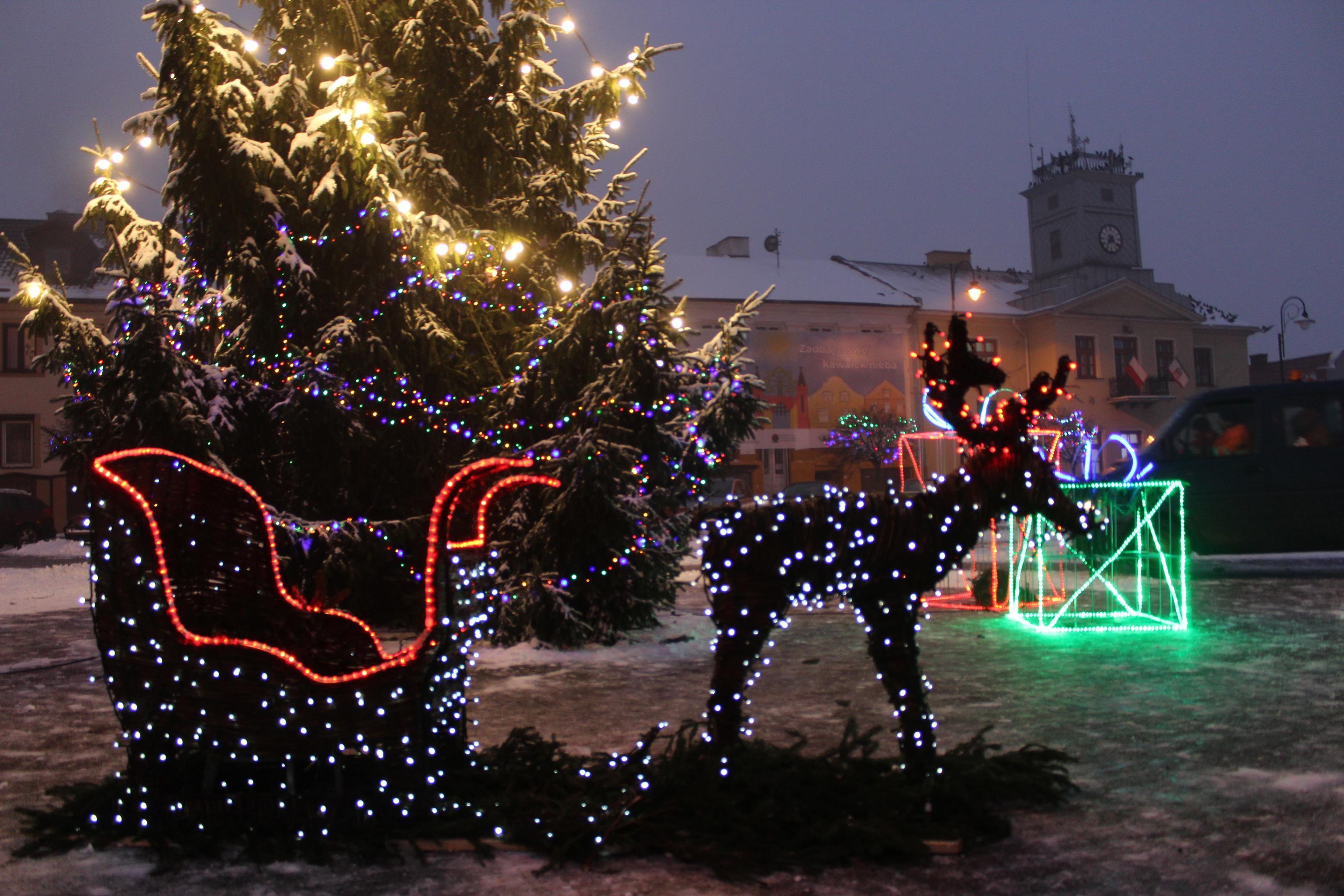 Zdj. nr. 8. Świąteczne iluminacje w mieście