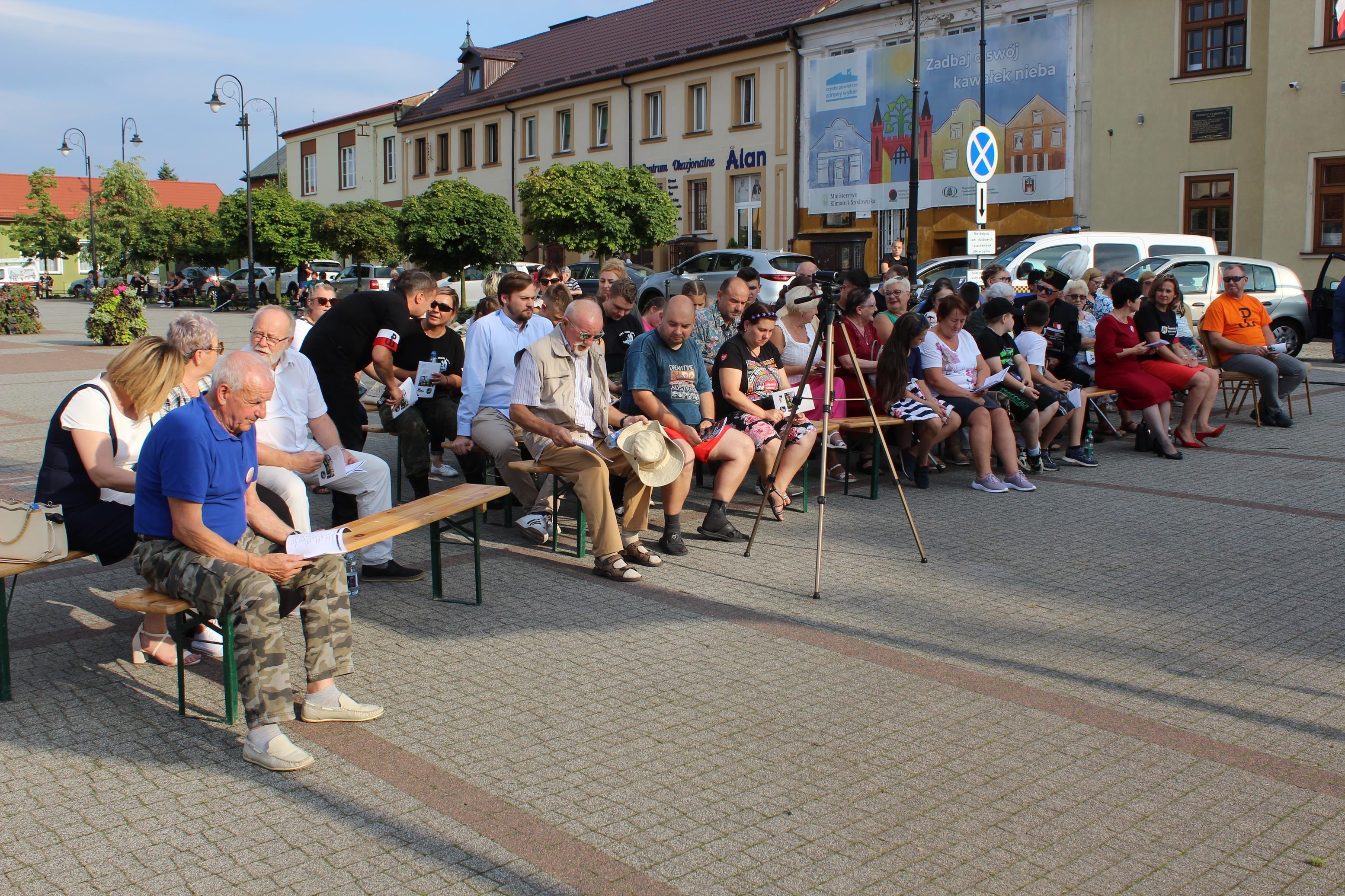 Zdj. nr. 5. 78. rocznica wybuchu Powstania Warszawskiego - Śpiewanie na Powstanie (Plac Dekerta) - 1 sierpnia 2022 r.