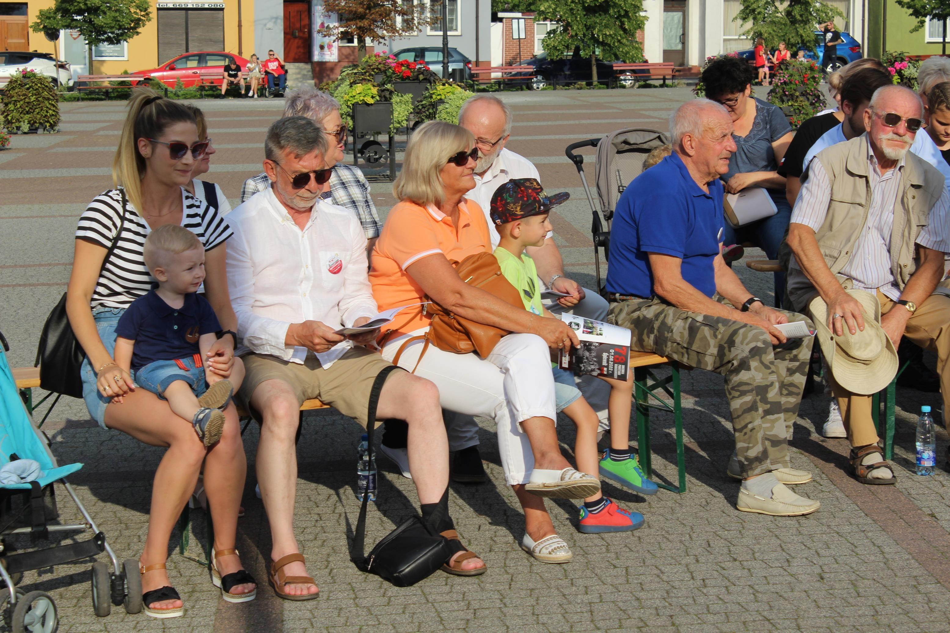 Zdj. nr. 24. 78. rocznica wybuchu Powstania Warszawskiego - Śpiewanie na Powstanie (Plac Dekerta) - 1 sierpnia 2022 r.