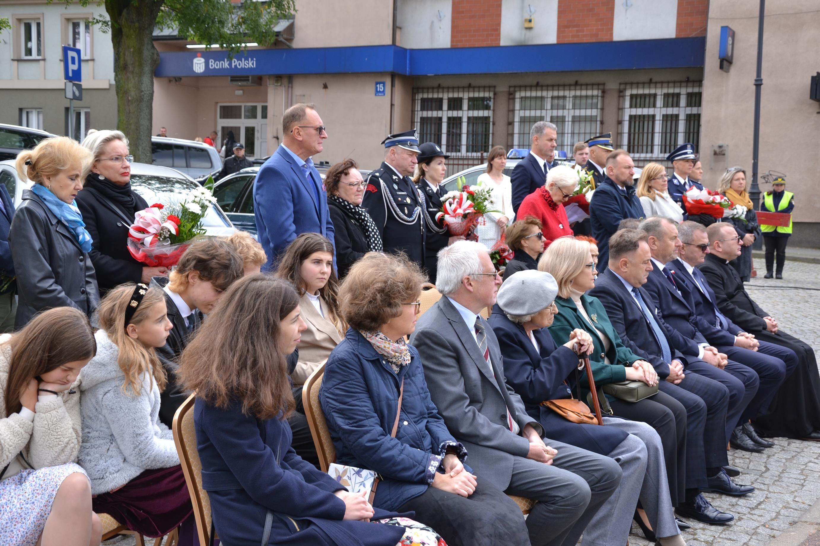 Zdj. nr. 1. Odsłonięcie nowych tablic ofiar katyńskich - 17 września 2022 r.