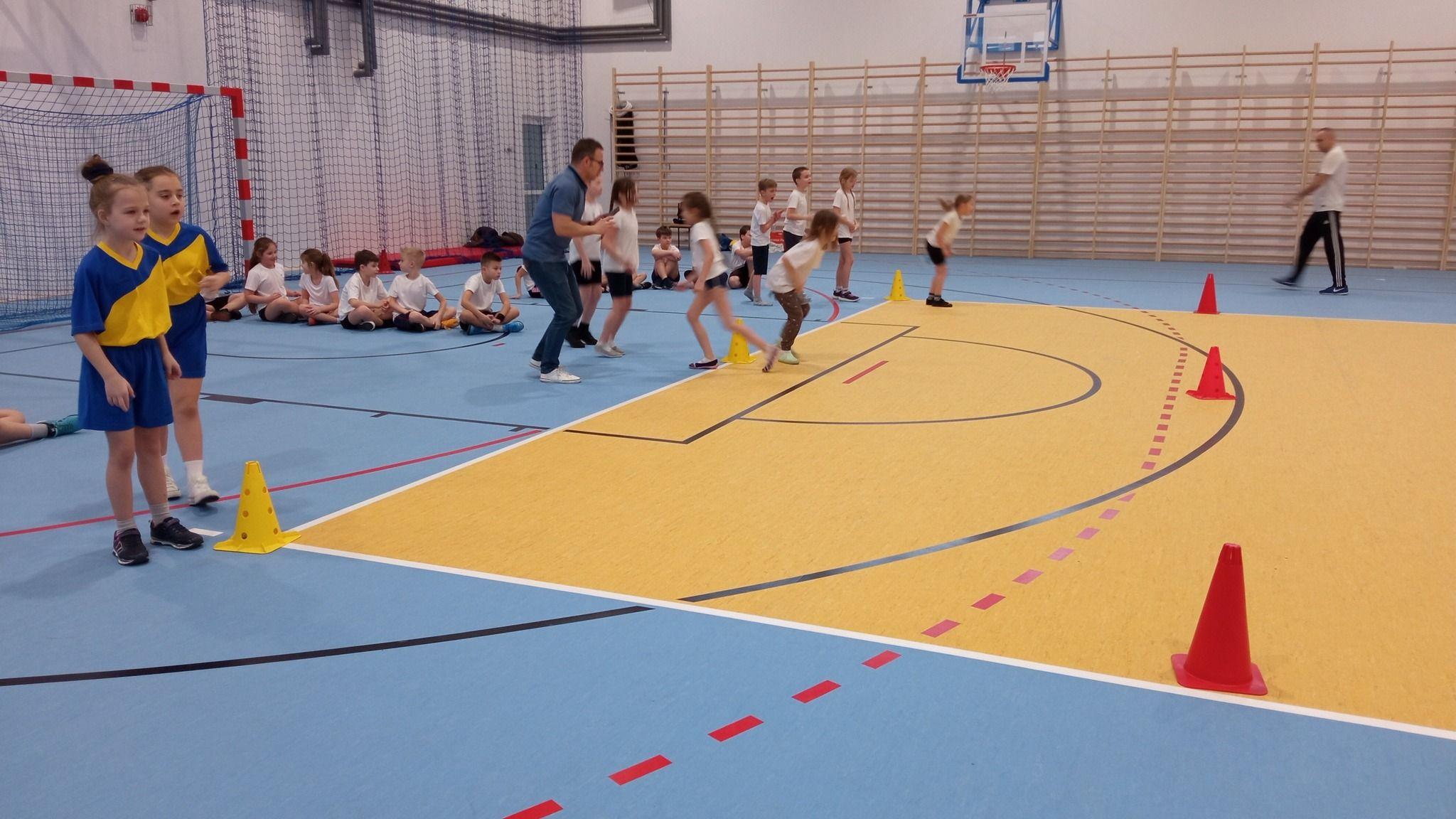 Zdj. nr. 12. VI Lipnowska Spartakiada Szkolna - gry i zabawy - 24 lutego 2023 r.