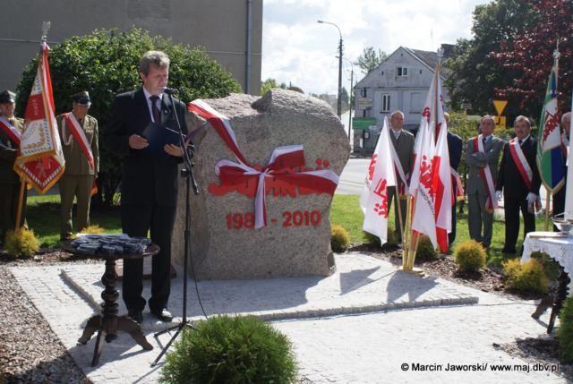 Zdj. nr. 7. Odsłonięcie obelisku XXX-lecia Solidarności - 5 września 2010