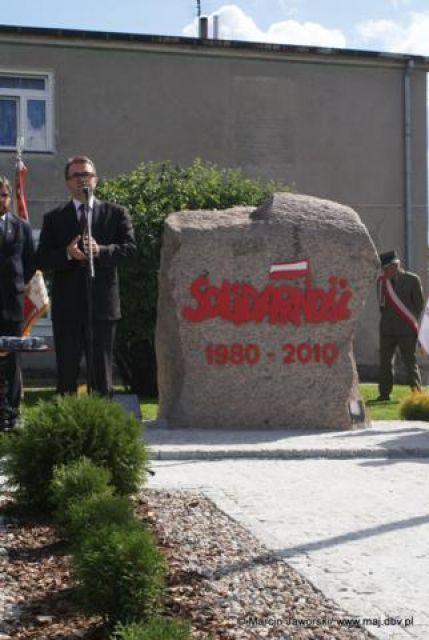 Zdj. nr. 18. Odsłonięcie obelisku XXX-lecia Solidarności - 5 września 2010