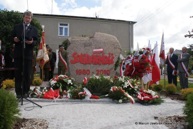 Zdj. nr. 33. Odsłonięcie obelisku XXX-lecia Solidarności - 5 września 2010