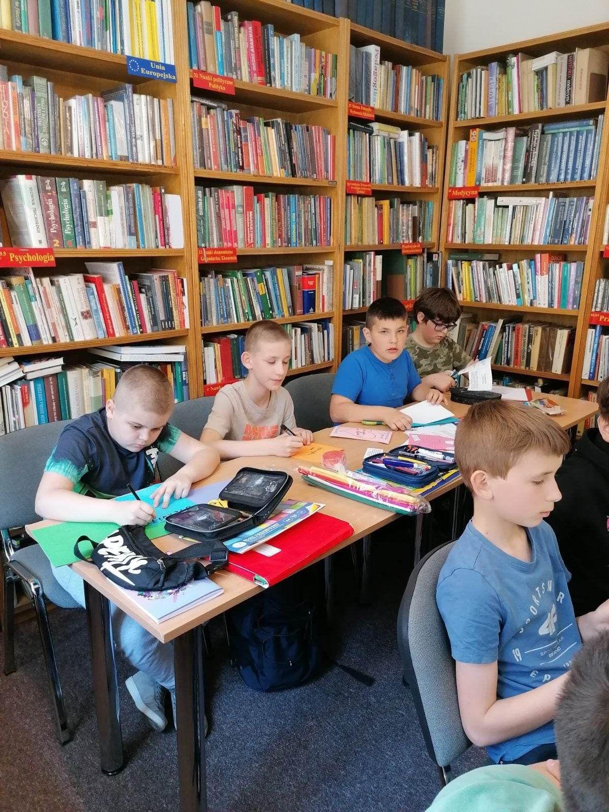 Zdj. nr. 2. Laurka dla Biblioteki