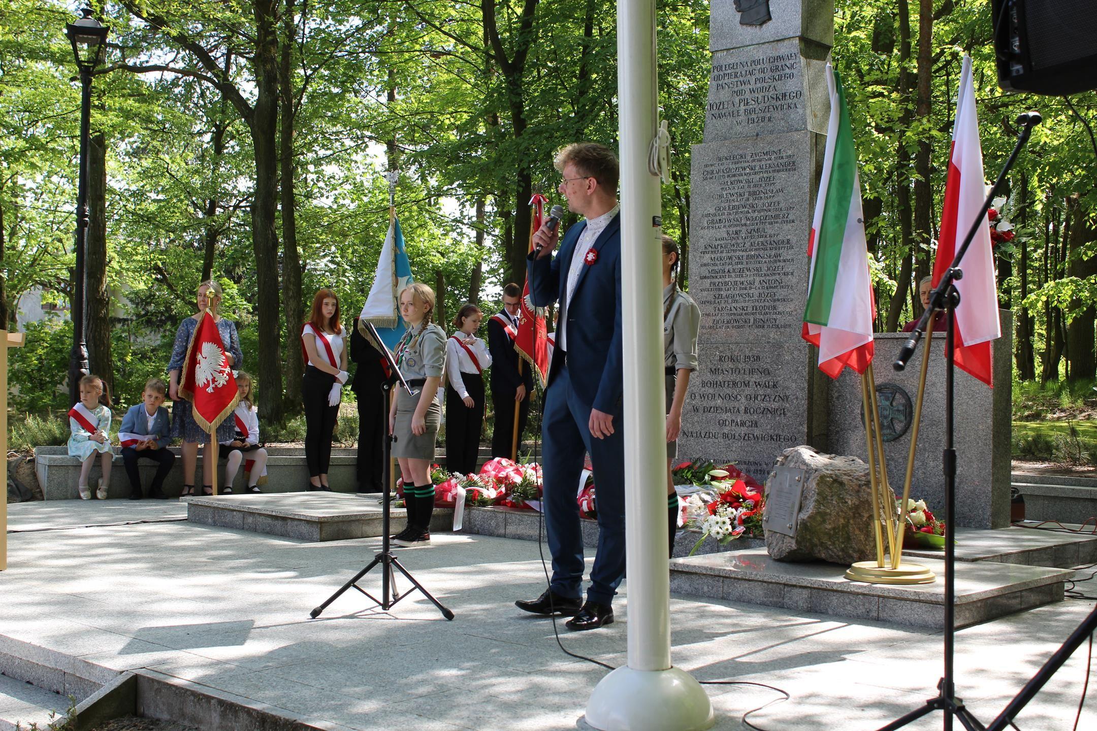 Zdj. nr. 186. Lipnowski obchody 233. rocznicy uchwalenia Konstytucji 3 Maja