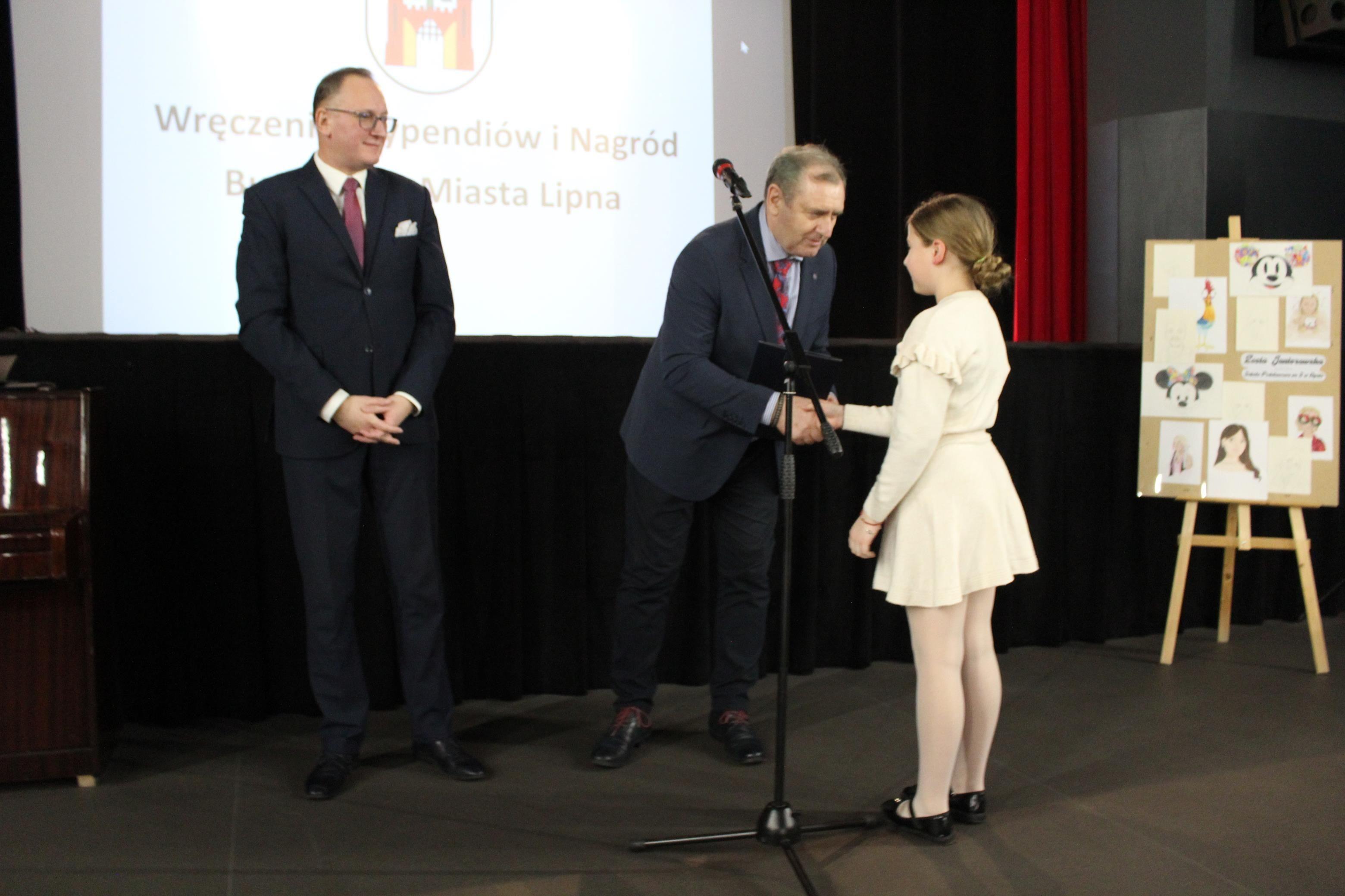 Zdj. nr. 9. Wręczenie Stypendiów i Nagród Burmistrza Miasta Lipna - 18 grudnia 2024 r.