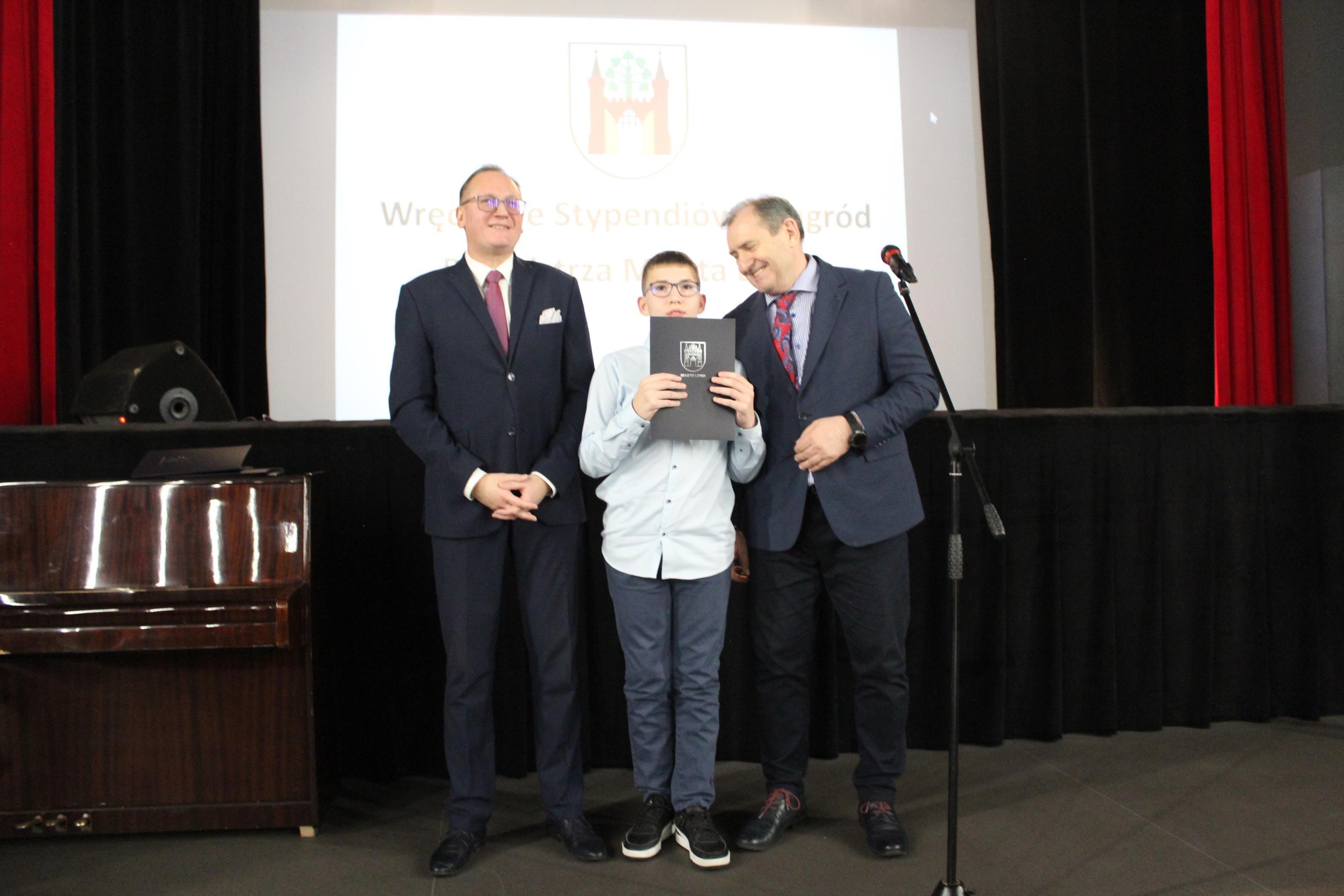 Zdj. nr. 28. Wręczenie Stypendiów i Nagród Burmistrza Miasta Lipna - 18 grudnia 2024 r.