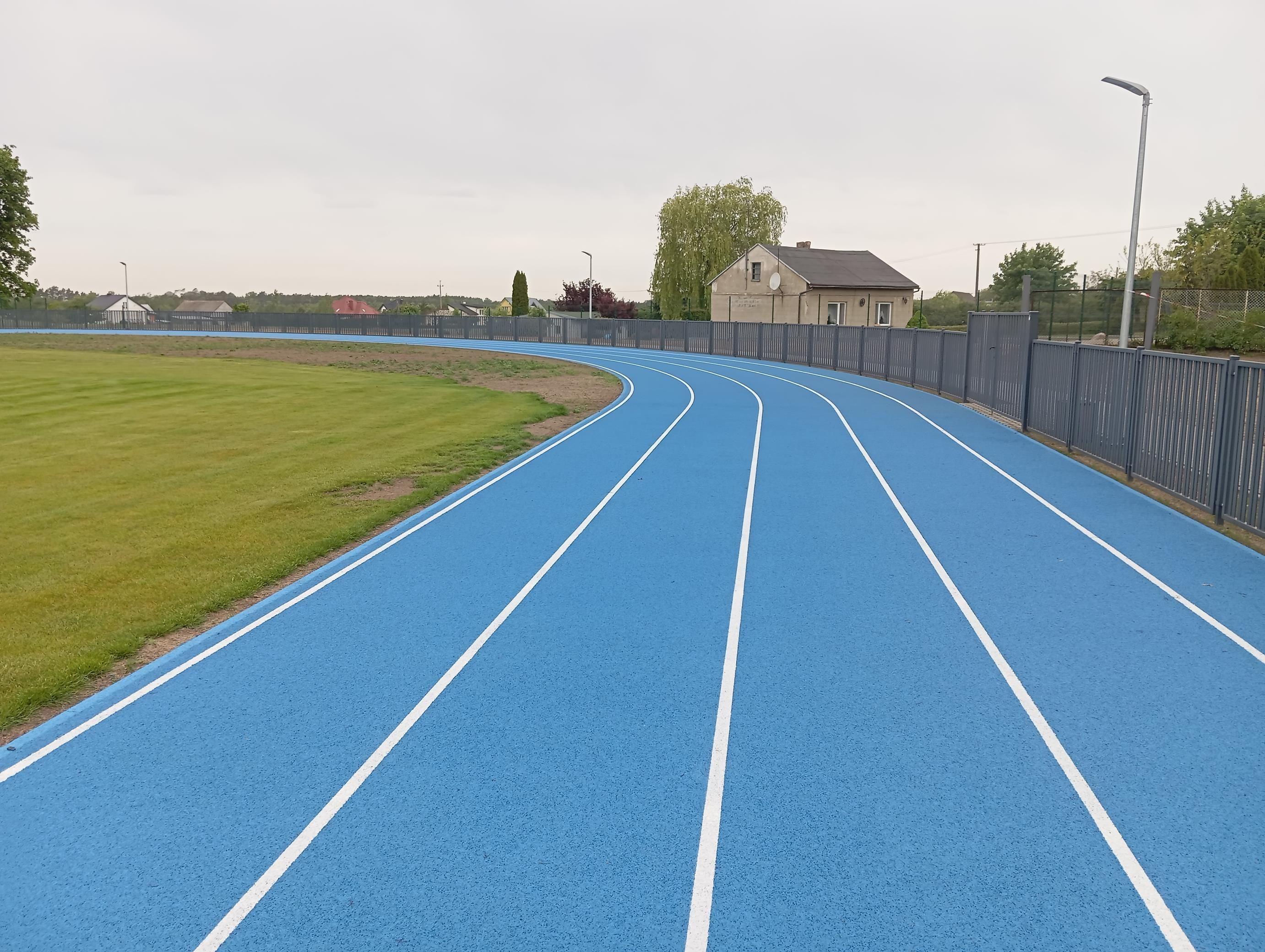 Zdj. nr. 8. Nowa bieżnia na Stadionie Miejskim w Lipnie