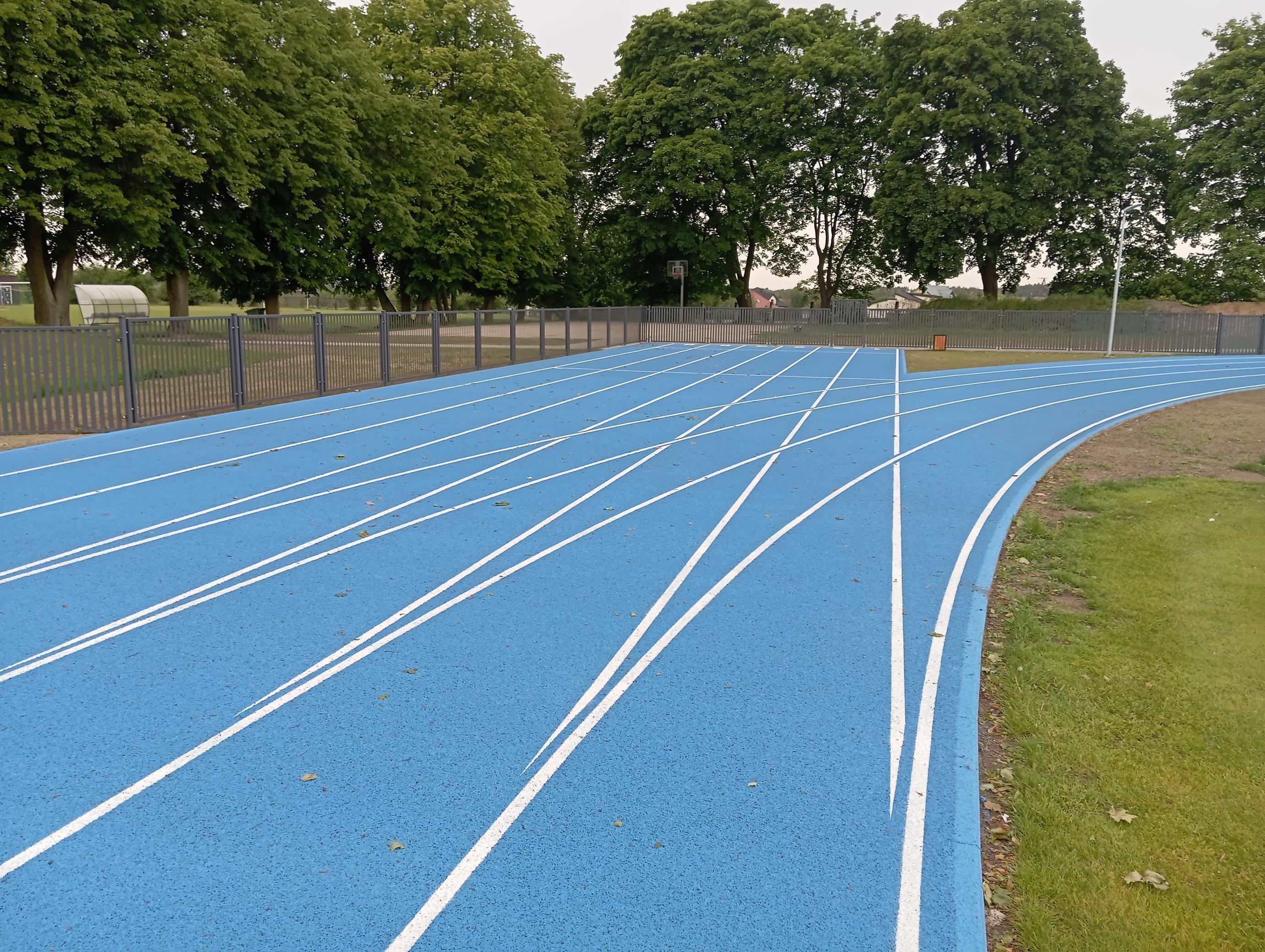 Zdj. nr. 10. Nowa bieżnia na Stadionie Miejskim w Lipnie