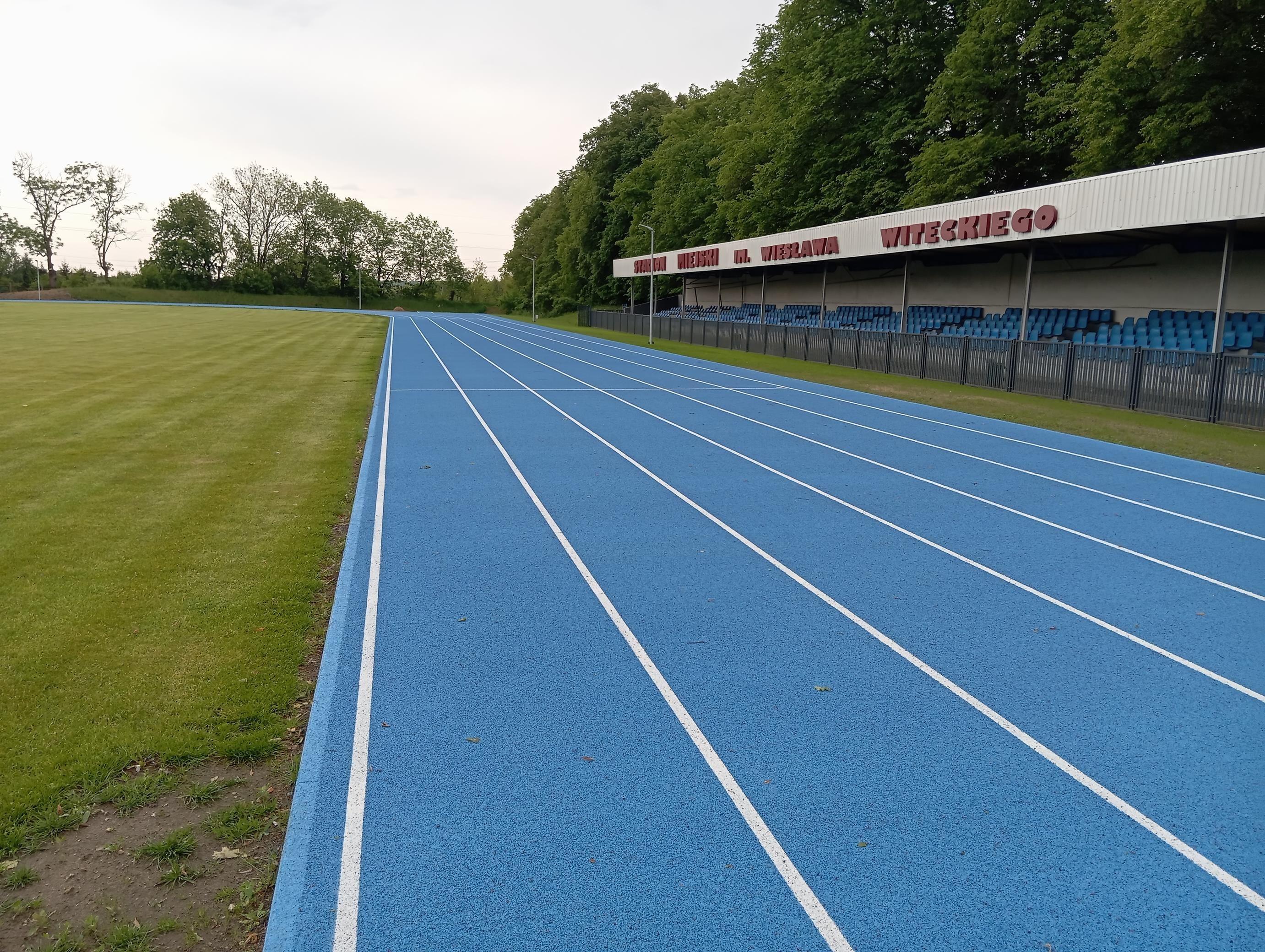 Zdj. nr. 11. Nowa bieżnia na Stadionie Miejskim w Lipnie