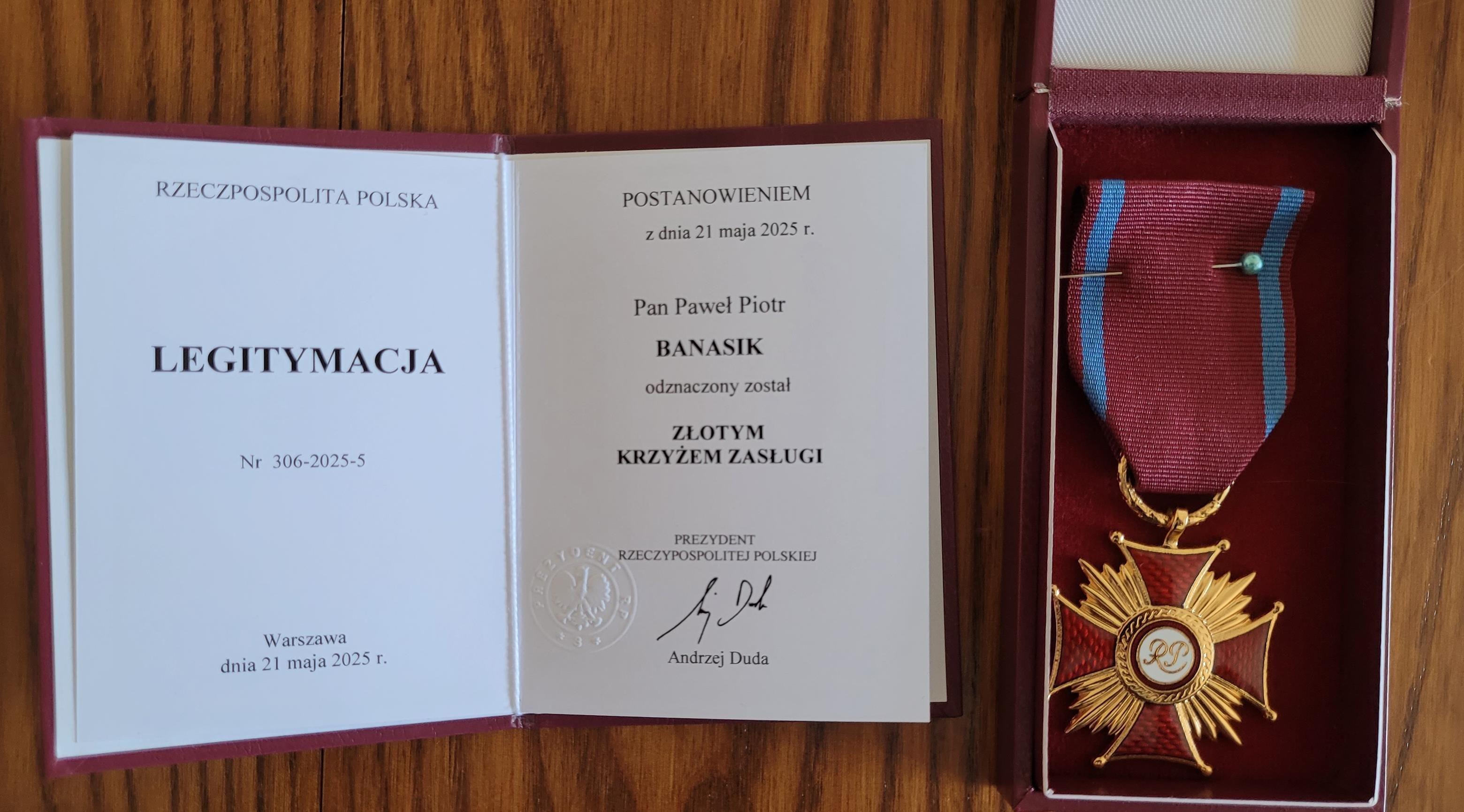 Zdj. nr. 6. Prezydent Andrzej Duda odznaczył burmistrza Złotym Krzyżem Zasługi - 26 maja 2025 r., Warszawa