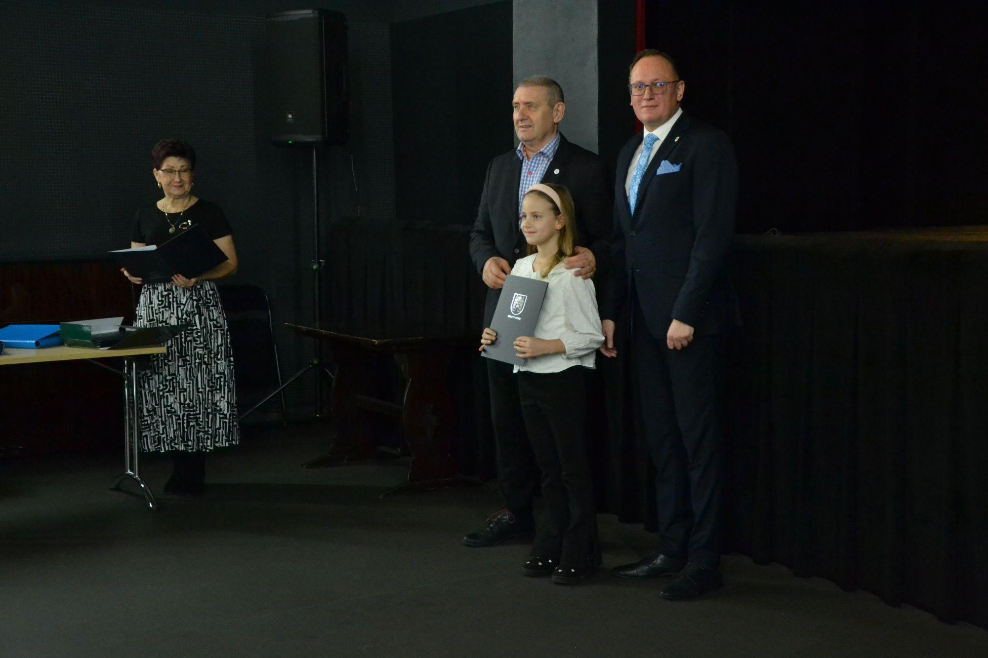 Zdj. nr. 3. Wręczenie Stypendiów i Nagród Burmistrza Miasta Lipna 2025