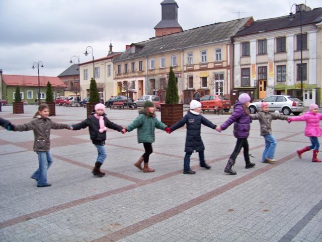 Zdj. nr. 9. Mikołajki przed ratuszem