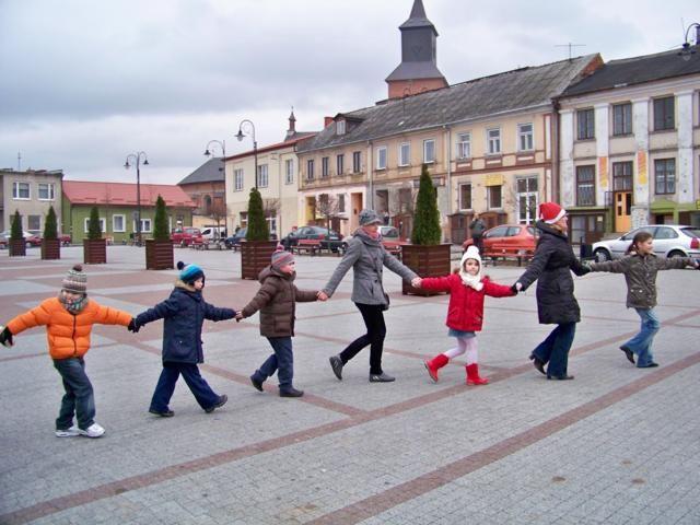 Zdj. nr. 10. Mikołajki przed ratuszem