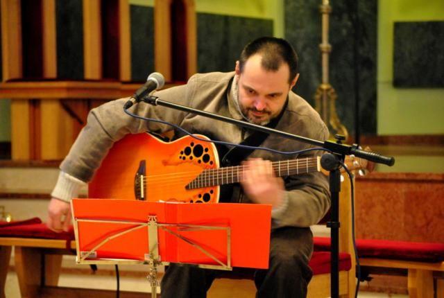Zdj. nr. 12. Tomek Kamiński z zespołem - koncert charytatywny dla Damiana