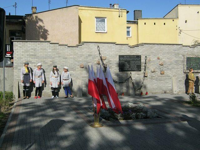 Zdj. nr. 1. 74. rocznica wybuchu II wojny światowej - tym, którzy polegli...